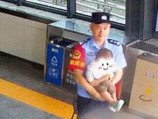 DƬ